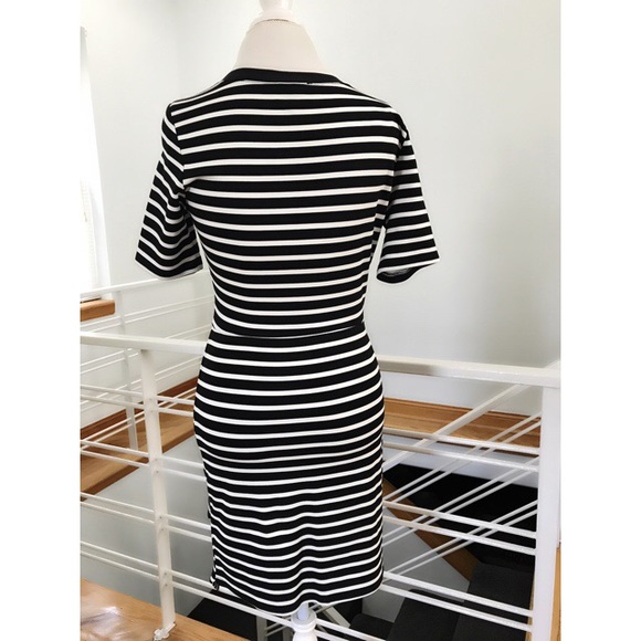 𝓑&𝓦 𝓢𝘵𝘳𝘪𝘱𝘦𝘥 𝓓𝘳𝘦𝘴𝘴 🖤 - Picture 4 of 5